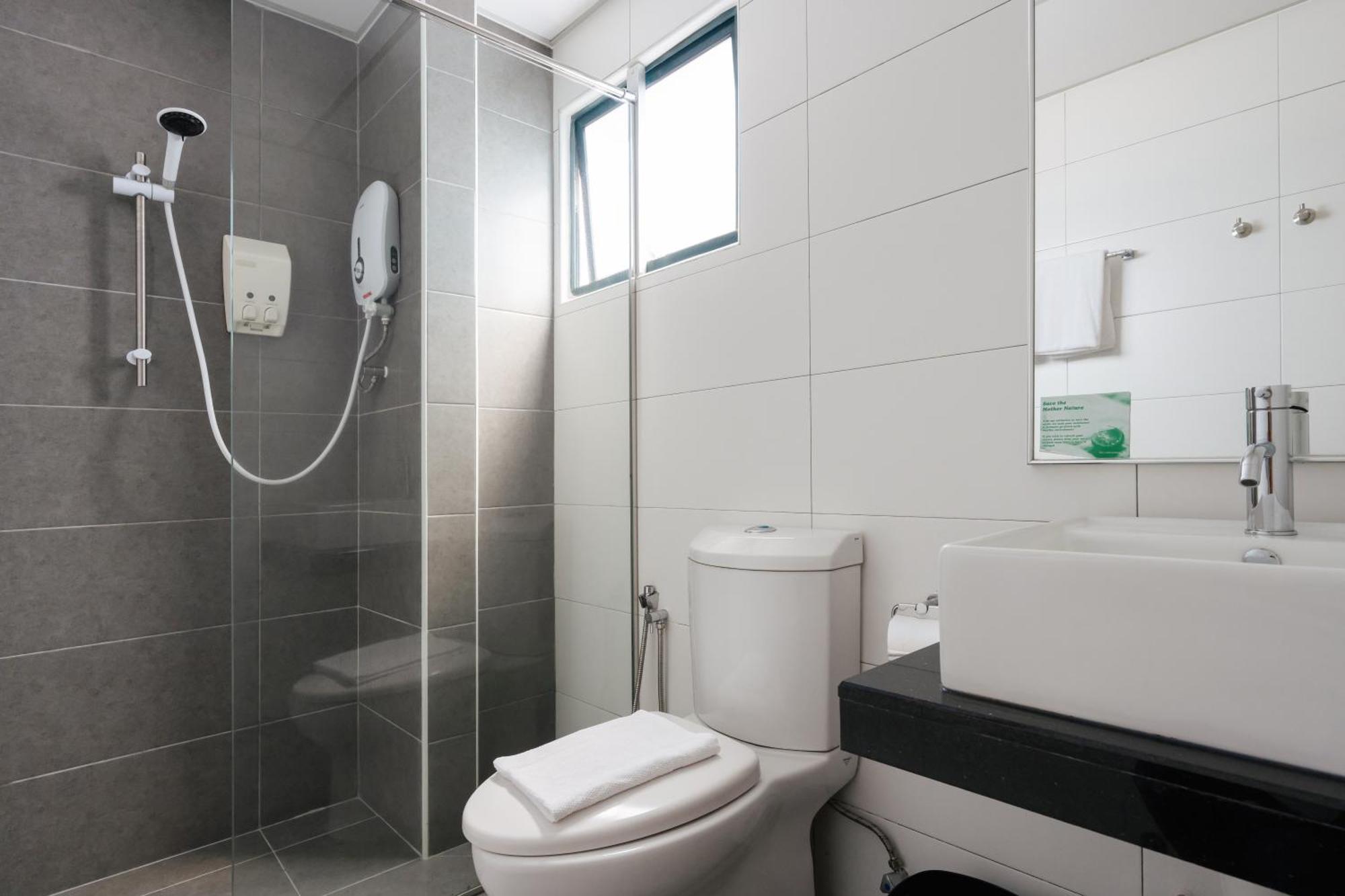 Golden View Serviced Apartments Tanjung Tokong Eksteriør billede