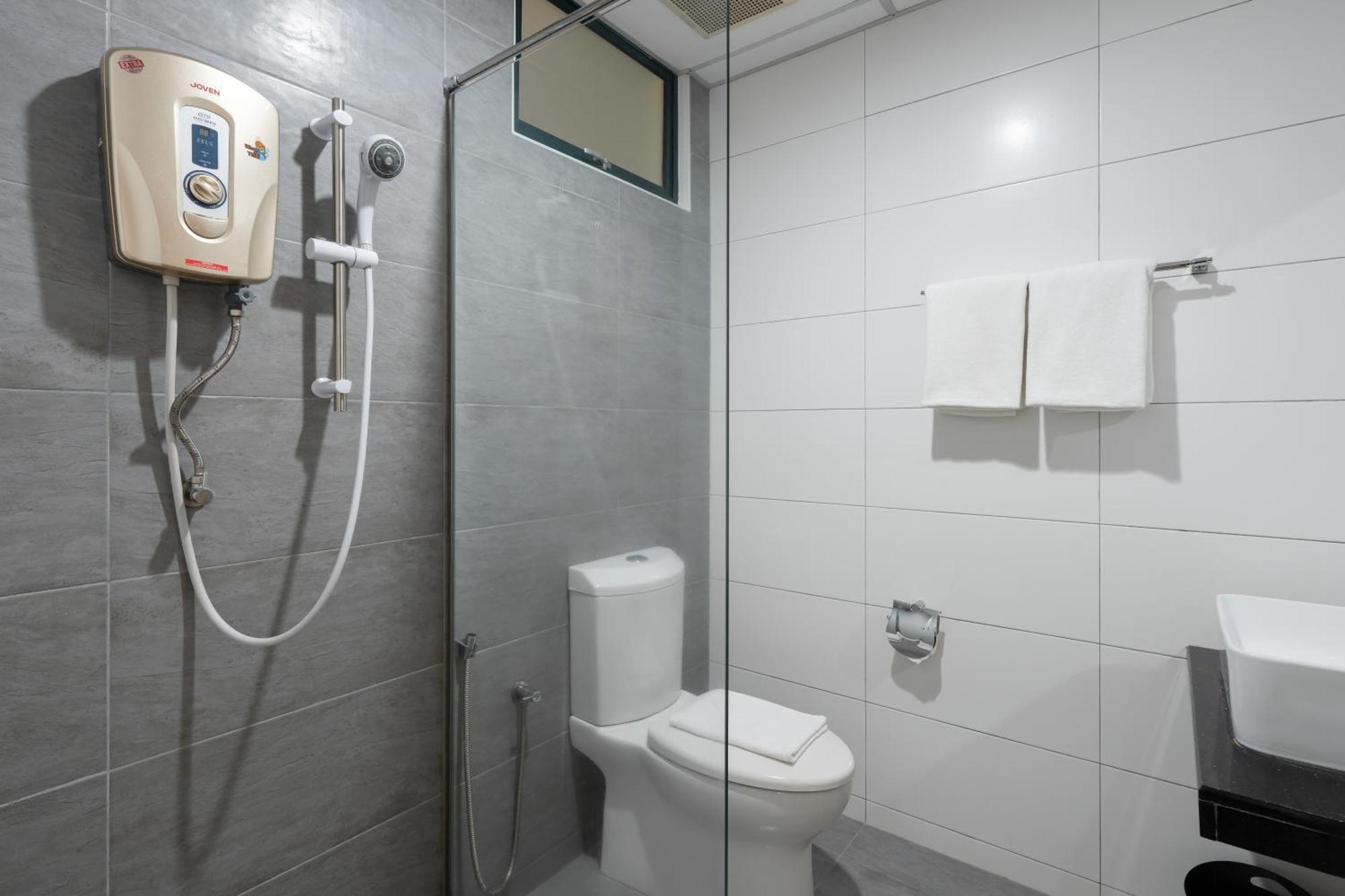Golden View Serviced Apartments Tanjung Tokong Eksteriør billede