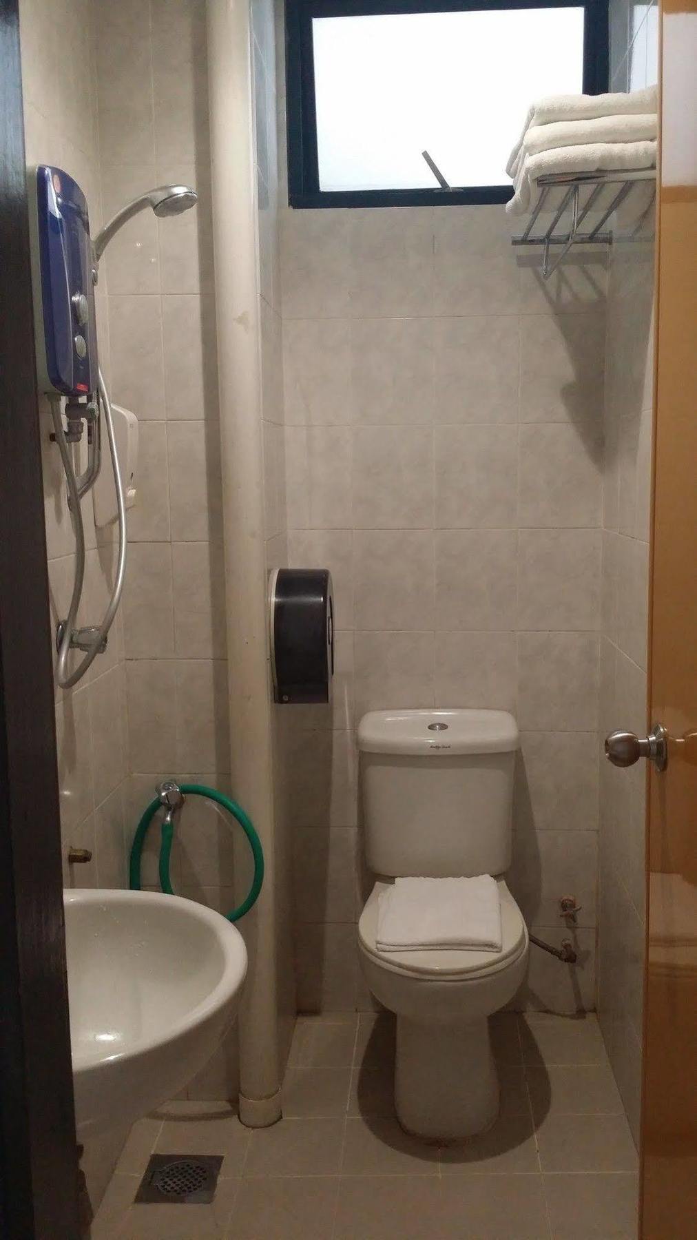 Golden View Serviced Apartments Tanjung Tokong Eksteriør billede